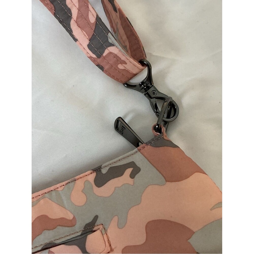 Lug Samba XL Crossbody Bag - Pink Camo Quilted Travel Organizer Lightweight - Picture 2 of 8